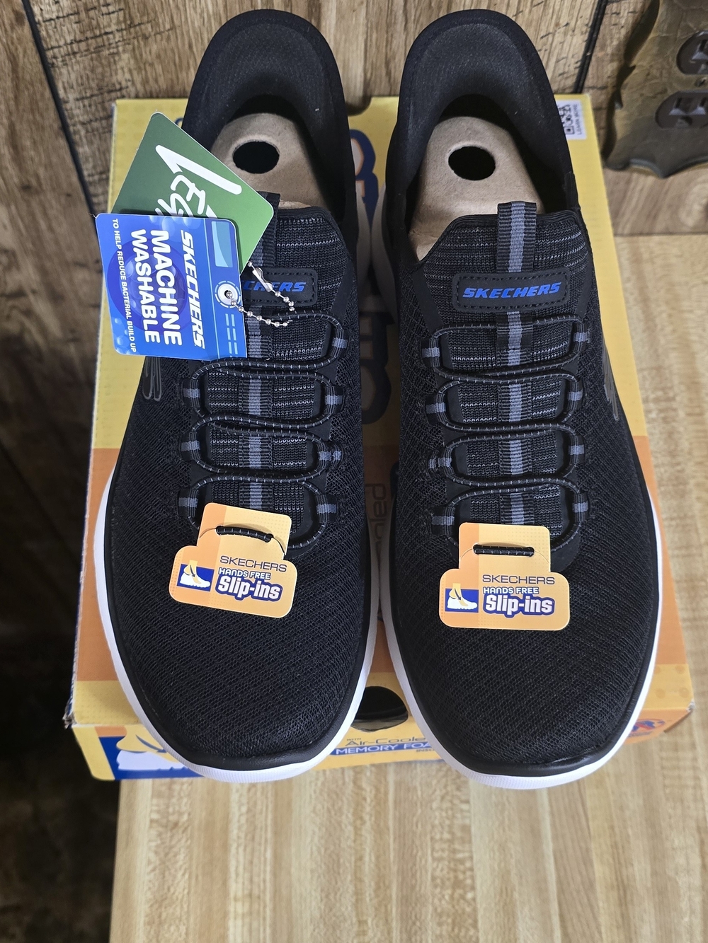 Skechers 8.5 Men's Black Slip-In Athletic Sneakers Air Cooled Memory Foam NWT